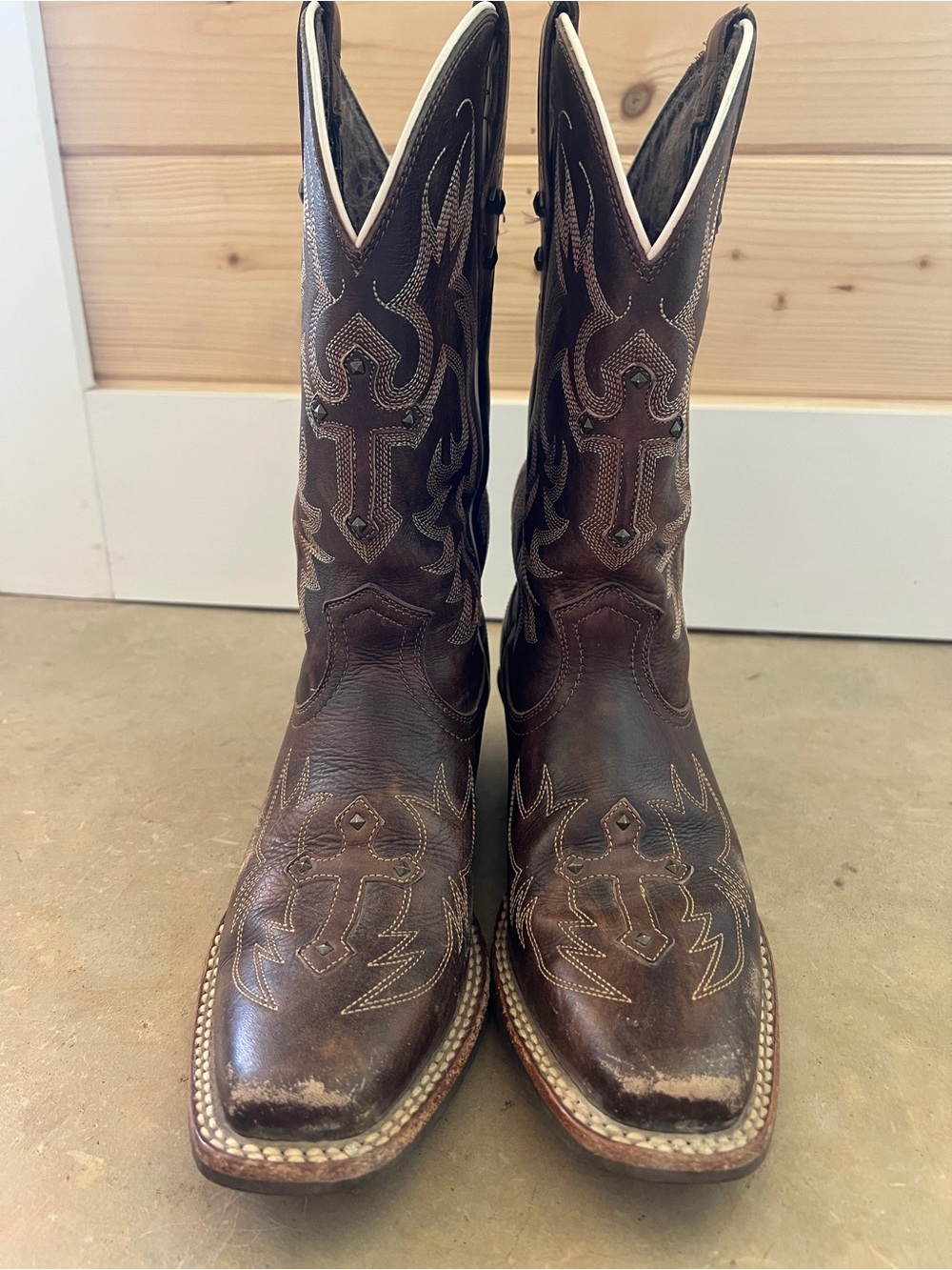 Ariat Women’s Embroidered Leather Western Boots